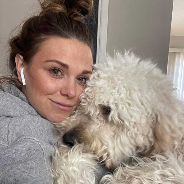 Bracha Poodles Doodles Goldendoodle 4home Sq 01